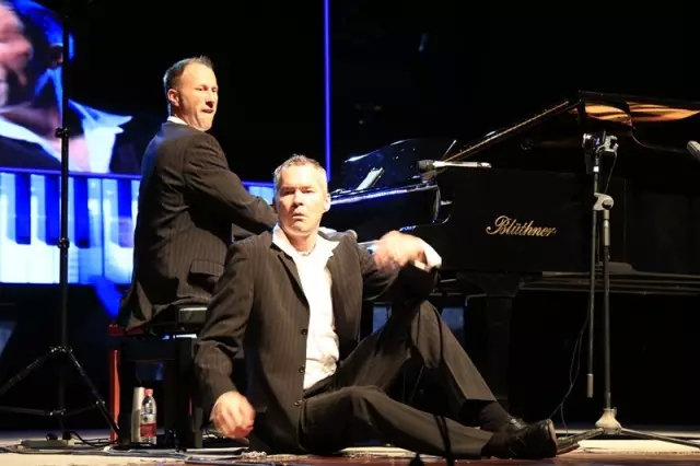 與披頭士樂隊(duì)隔空同奏德國(guó)國(guó)寶博蘭斯勒鋼琴-德國(guó)歐米勒孖寶瘋狂鋼琴總動(dòng)員中國(guó)站完美落幕