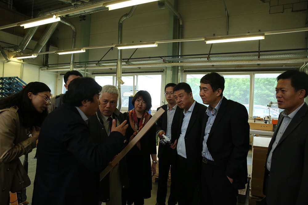 國家工信部、國家標(biāo)準(zhǔn)化委員會、德國經(jīng)濟(jì)和能源部在德國萊比錫召開了《中德智能制造/工業(yè)4.0標(biāo)準(zhǔn)化工作組會議》。會議期間，一行人參觀了位于德國萊比錫的德國國寶博蘭斯勒鋼琴廠