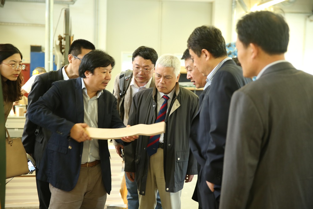 國家工信部、國家標(biāo)準(zhǔn)化委員會、德國經(jīng)濟(jì)和能源部在德國萊比錫召開了《中德智能制造/工業(yè)4.0標(biāo)準(zhǔn)化工作組會議》。會議期間，一行人參觀了位于德國萊比錫的德國國寶博蘭斯勒鋼琴廠