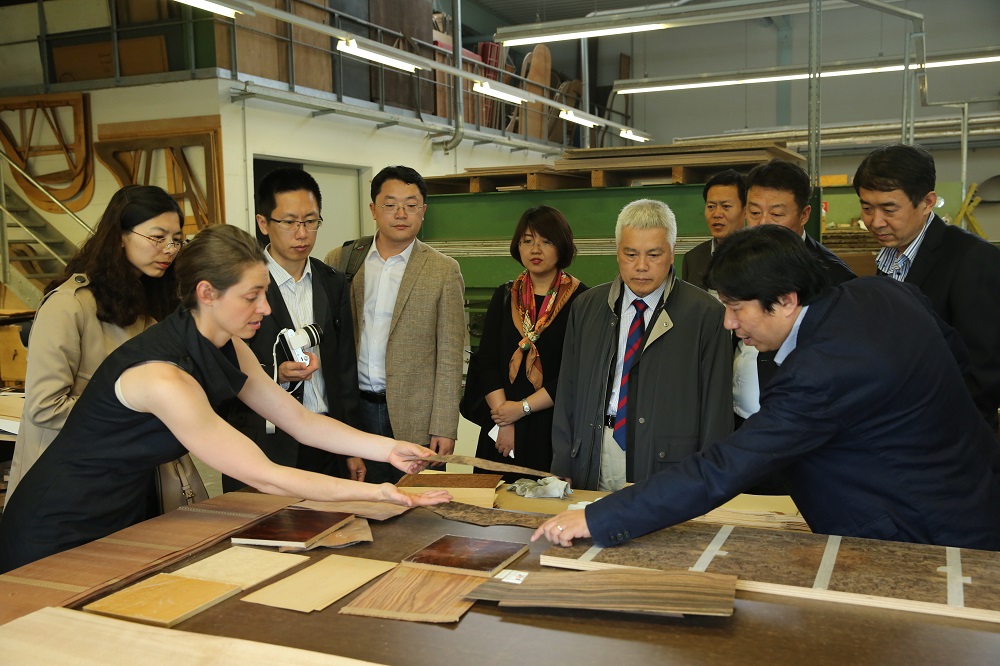 國家工信部、國家標(biāo)準(zhǔn)化委員會、德國經(jīng)濟(jì)和能源部在德國萊比錫召開了《中德智能制造/工業(yè)4.0標(biāo)準(zhǔn)化工作組會議》。會議期間，一行人參觀了位于德國萊比錫的德國國寶博蘭斯勒鋼琴廠