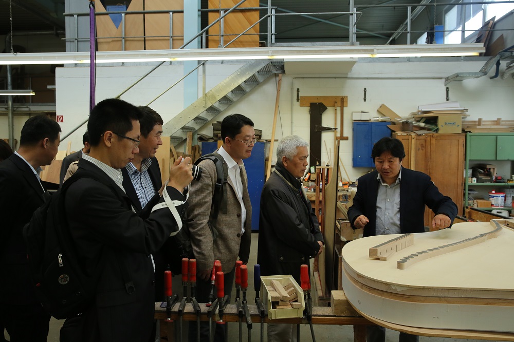 國家工信部、國家標(biāo)準(zhǔn)化委員會、德國經(jīng)濟(jì)和能源部在德國萊比錫召開了《中德智能制造/工業(yè)4.0標(biāo)準(zhǔn)化工作組會議》。會議期間，一行人參觀了位于德國萊比錫的德國國寶博蘭斯勒鋼琴廠