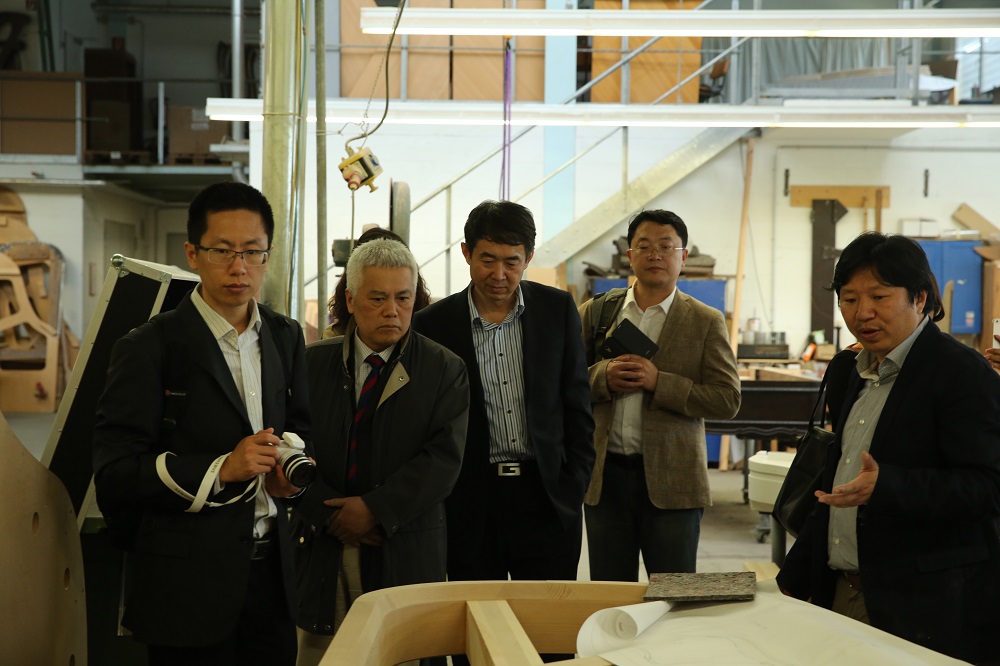 國家工信部、國家標(biāo)準(zhǔn)化委員會、德國經(jīng)濟(jì)和能源部在德國萊比錫召開了《中德智能制造/工業(yè)4.0標(biāo)準(zhǔn)化工作組會議》。會議期間，一行人參觀了位于德國萊比錫的德國國寶博蘭斯勒鋼琴廠